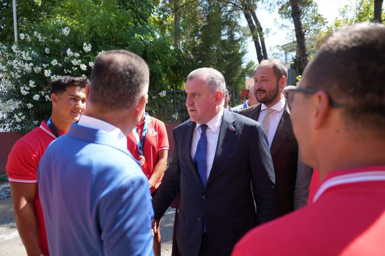 Gençlik ve Spor Bakanı Osman Aşkın Bak, Köyceğiz'de Milli Sporcularla Buluştu 1